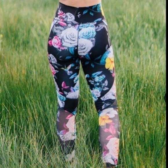 Zyia Dark Floral Mesh Hi-rise 7/8 24" leggings - Picture 3 of 5